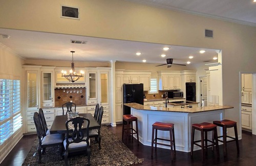Kingsland House | Open Water Lake LBJ Retreat! Boat Lift/Jet Ski ramps, Fire Pit, Dog Friendly