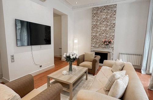 Palacio Apartment | Opera Flat At Palace