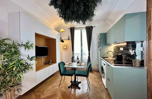 L'Europe Apartment | Opera Garnier District flat with elevator