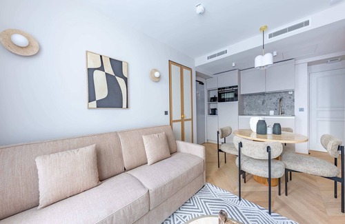 Chaussee-d'Antin Apartment | Opera - One Bedroom Balcony