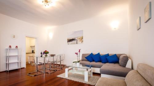Innere Stadt Apartment | Operngasse Premium in "Your Vienna"
