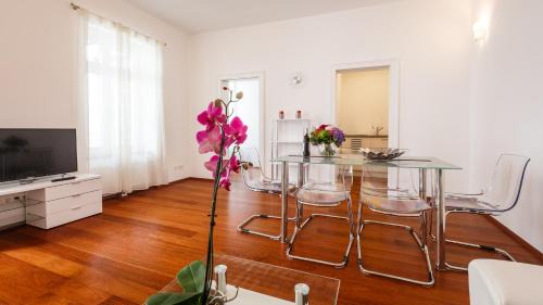Innere Stadt Apartment | Operngasse Premium in "Your Vienna"
