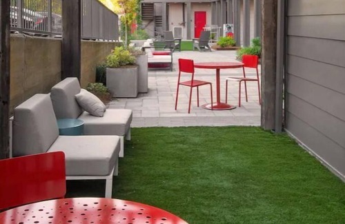 Forest Park Apartment | Optimum - Groovy Sanctuary!