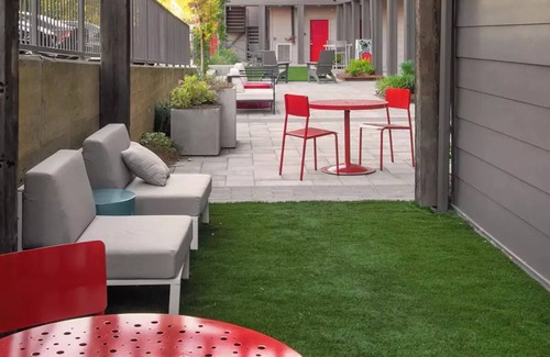 Forest Park Apartment | Optimum - Rock Out and Relax!