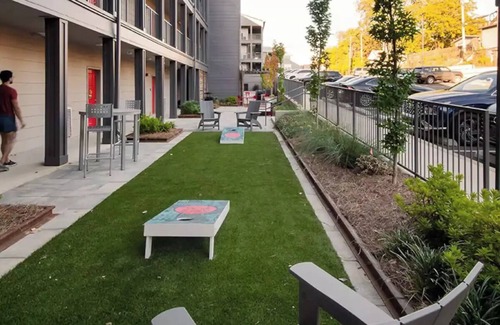 Forest Park Apartment | Optimum - Rock Out and Relax!