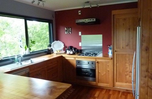 Opua House | Opua kiwi forest retreat with complementary catered yacht charter by master chef