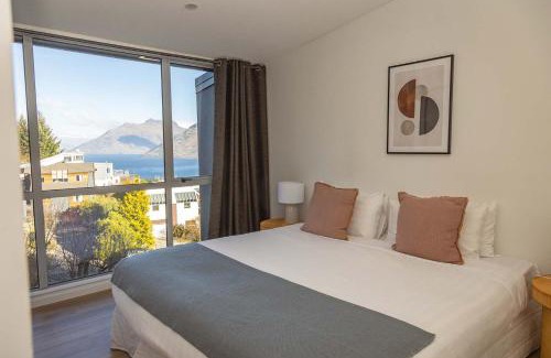 Queenstown House | Opuke House- Free Parking- Lake views- BBQ- Spa