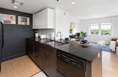 Midtown - Westport Apartment | Opulence Boho Chic Loft in Downtown