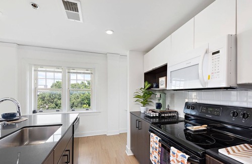 Midtown - Westport Apartment | Opulence Boho Chic Loft in Downtown
