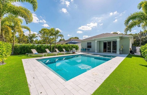 Jupiter House | Opulence & Serenity at Our Luxury Home in Jupiter!