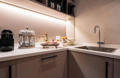 Cannaregio Apartment | Opulent Canal-Side Residence with Venetian Nobility Charm