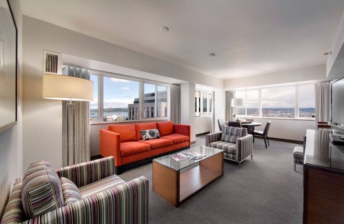 New Tacoma Apartment | Opulent Superior Suite + Breathtaking Art Paradise