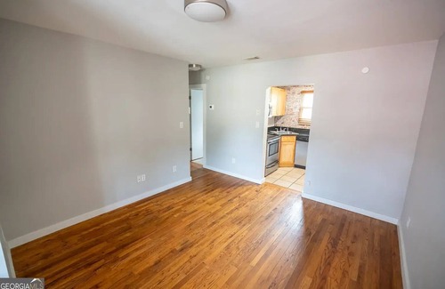Mechanicsville House | Opuluxe Charming 2BR with 5 beds and Balcony
