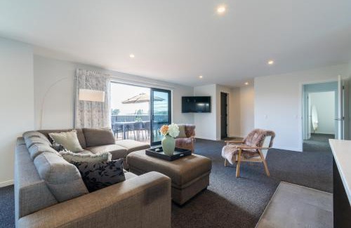 Te Anau House | Oraka Scenery - Te Anau Holiday Home