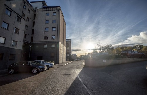 Central Aberdeen Apartment | Orange Apartments City