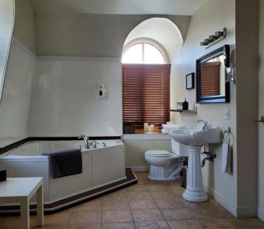 Baie-St-Paul Hotel | Orange Bistro