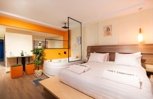 Heliopolis Apartment | Orange Blossom 5 min Airport Jacuzzi Suite, Massager