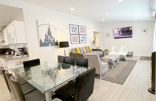 Southwest Anaheim House | Orange County home with backyard, sleep 10, minutes away from theme parks
