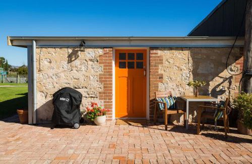 Nangkita Bed & Breakfast | Orange Door Bnb