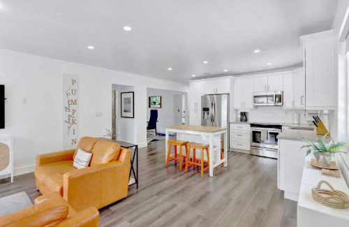 Hendricks and Venice Isles Apartment | Orange Dream in the Sky