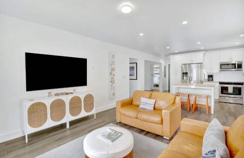 Hendricks and Venice Isles Apartment | Orange Dream in the Sky