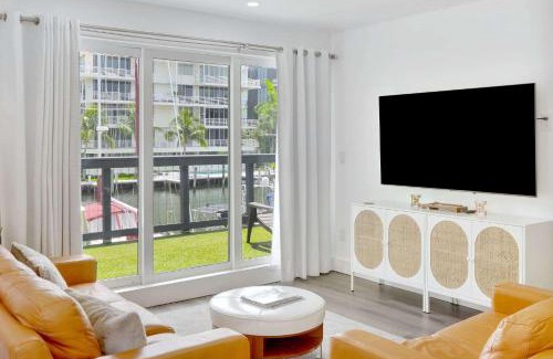 Hendricks and Venice Isles Apartment | Orange Dream in the Sky
