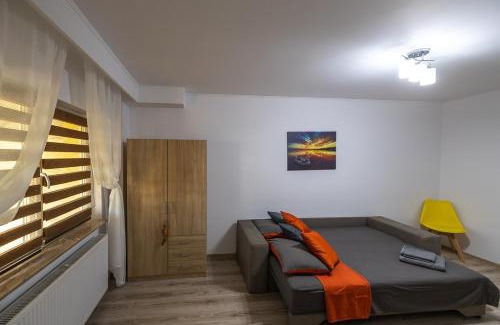 Pitesti Apartment | Orange Studio