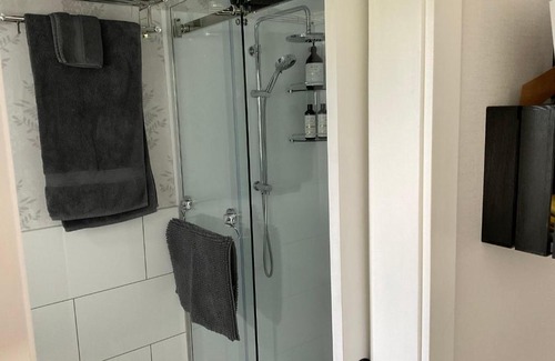 Whanganui Bed & Breakfast | Orange Tree Cottage - garden hideaway