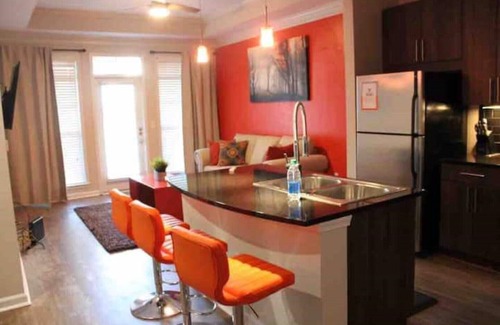 Dunwoody Apartment | Orange you Glad to be in Atlanta