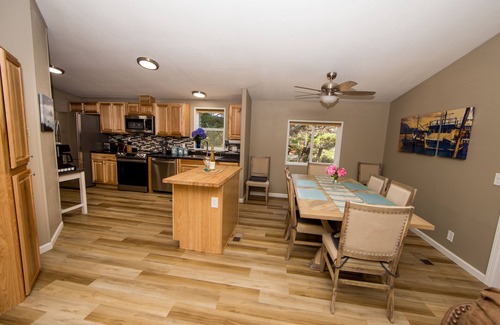 Gold Beach House | Orca Ranch House- Walk to Beach/SPA/Pet Friendly!