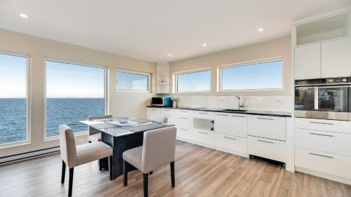 Saanich East House | Orca View Suite 10 Mile Point