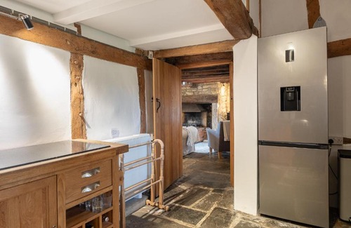 Broadway Apartment | Orchard Cottage - Beautiful Home near Broadway!