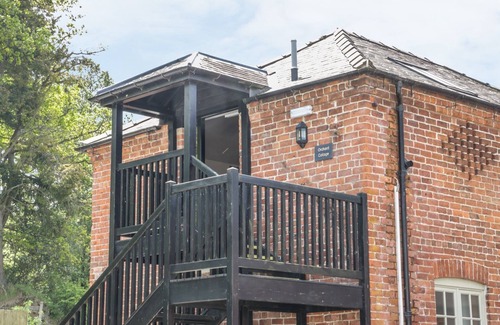 Newtown Cottage | ORCHARD COTTAGE, pet friendly, character holiday cottage in Kerry