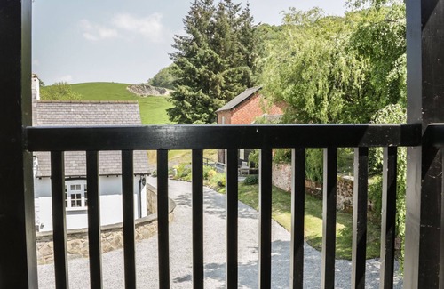 Newtown Cottage | ORCHARD COTTAGE, pet friendly, character holiday cottage in Kerry