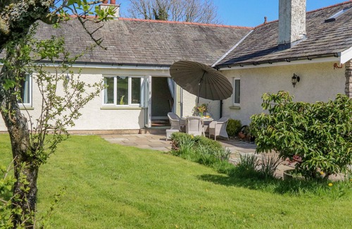 Levens House | ORCHARD ESCAPE (TWO ACRES), family friendly, with open fire in Levens