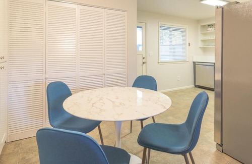 Orchard District House | Orchard Park Getaway!