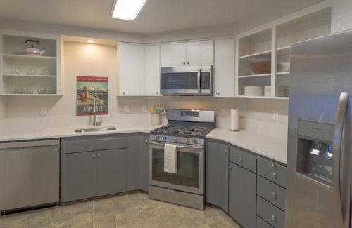 Orchard District House | Orchard Park Getaway!