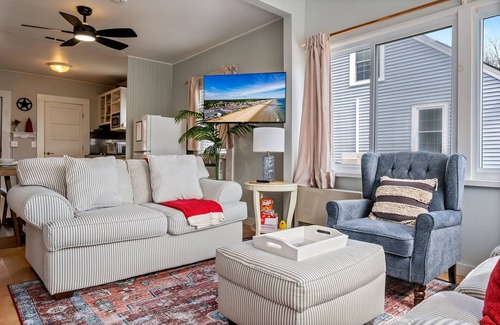 Ocean Park House | Orchard Peach-Newly Designed! Family and Pet Friendly