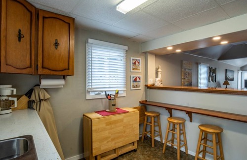 Sauble Beach Cottage | Orchid Bliss- Cute & cozy cottage by the beach
