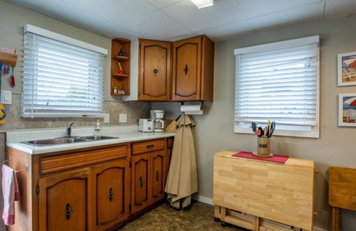 Sauble Beach Cottage | Orchid Bliss- Cute & cozy cottage by the beach