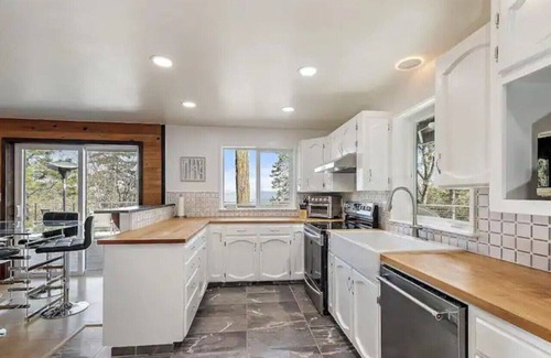 Jacksonville House | Oregon Mountain Chalet!