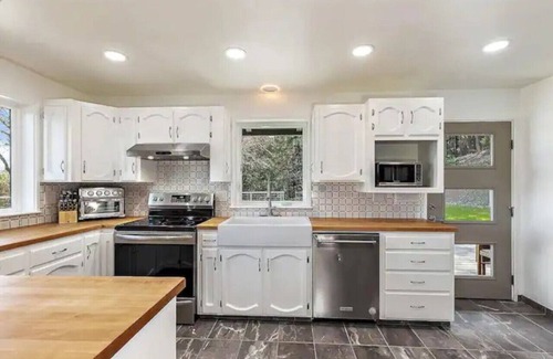 Jacksonville House | Oregon Mountain Chalet!