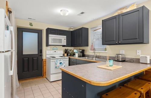 Kill Devil Hills House | Oregon's Corner B: Oceanside, Close to Beach Access, Perfect for Small Families!