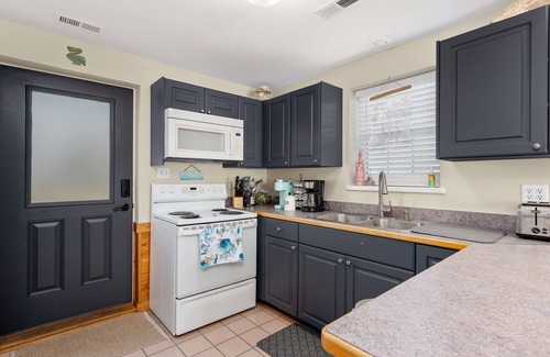 Kill Devil Hills House | Oregon's Corner B: Oceanside, Close to Beach Access, Perfect for Small Families!