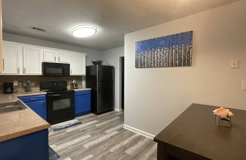 Cliftondale House | Original BeeNomadic ATL, Comfy Home Minutes From Airport & Downtown