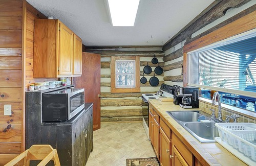 Waynesville Cabin | Original log home in the Smokey Mountains