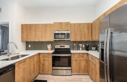 Florida Center Apartment | Orlando 2BR Retreat 3 Beds Near Disney/Universal