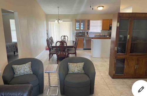 Orlovista House | Orlando Cozy 3 BR Home Central Near Universal