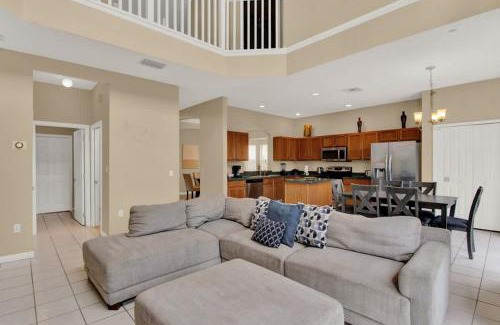 Lake Berkley House | Orlando Gem - Private Pool and Theater Room