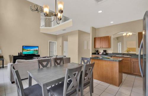 Lake Berkley House | Orlando Gem - Private Pool and Theater Room